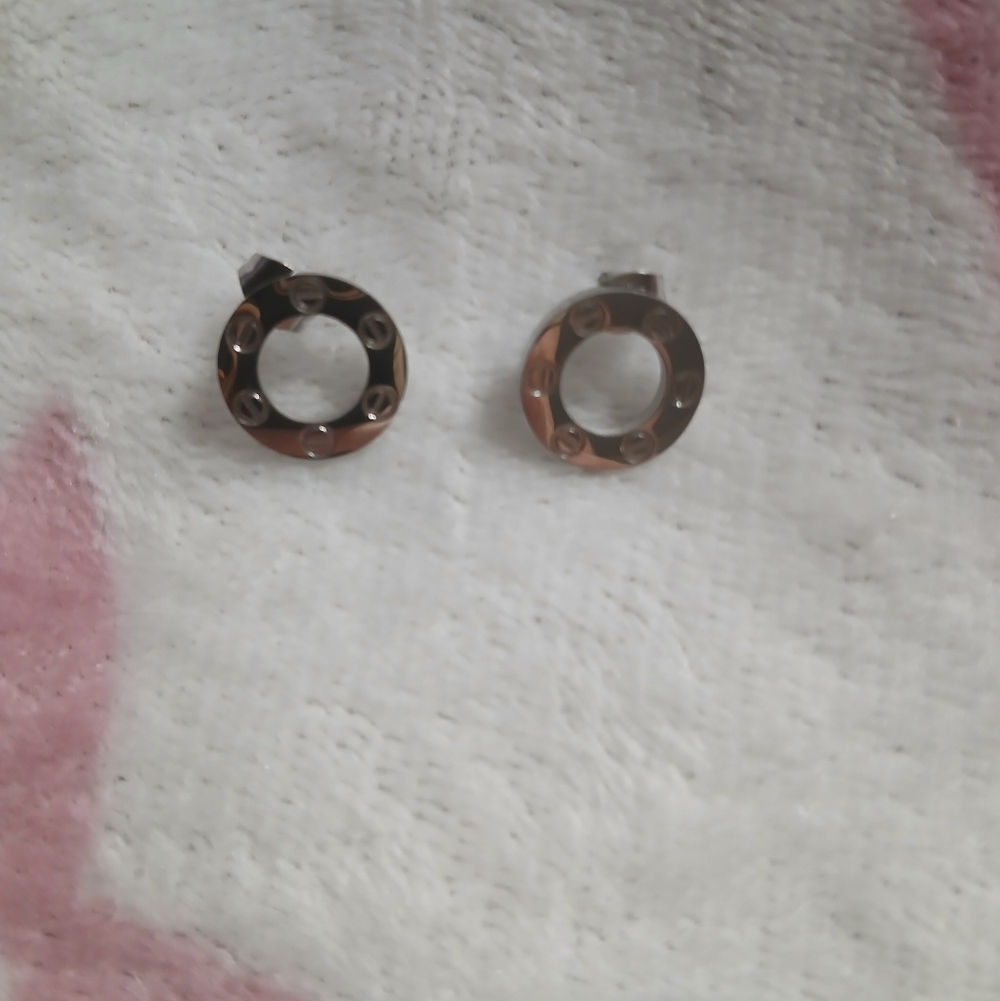 Elegant Silver Circular Earrings.